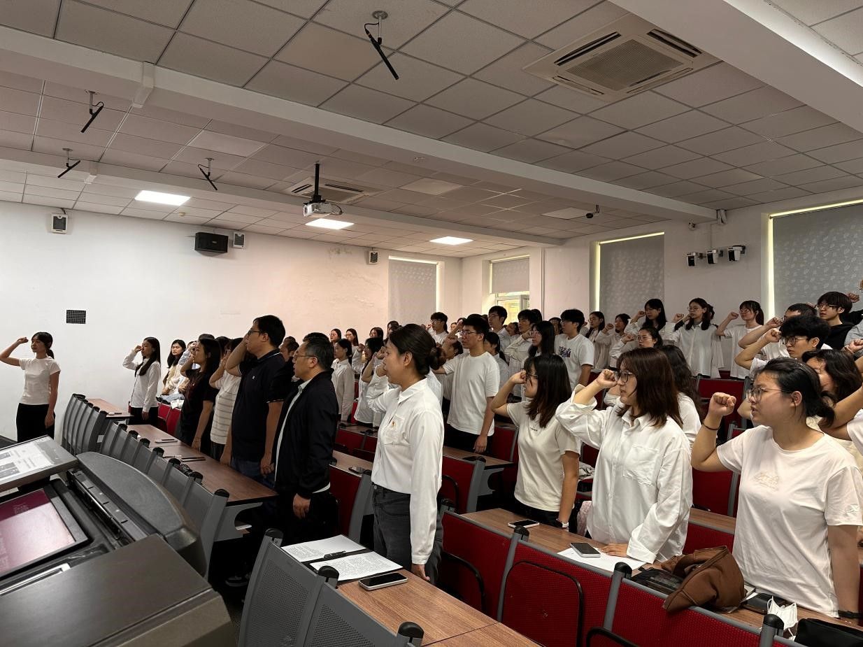 学院党委举行新党员 入党宣誓仪式暨入党第一课